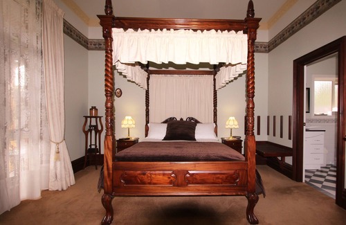 Lindisfarne House | Discover Orana House: Eco-Friendly 4-Star Retreat