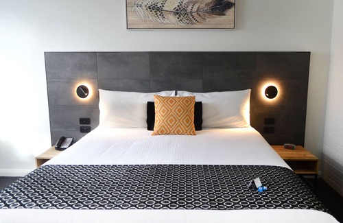 Dubbo Hotel | Discover Orana Motel Dubbo: Family-Friendly with Pool Access