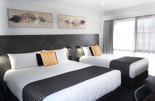 Dubbo Hotel | Discover Orana Motel Dubbo: Family-Friendly with Pool Access