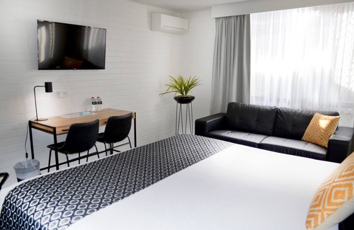 Dubbo Hotel | Discover Orana Motel Dubbo: Family-Friendly with Pool Access