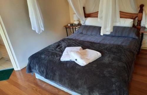 Bandon Grove Ski Chalet | Discover the "Orana" Welcome Cabin with Pool & Hot Tub