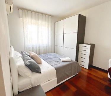 Zelarino Apartment | Orange apartment