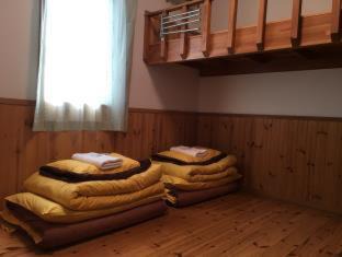 Fujikawaguchiko House | Cozy Orange Cabin Inn: Top-Rated Getaway with Kitchen