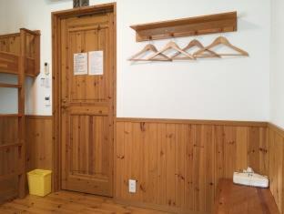 Fujikawaguchiko House | Cozy Orange Cabin Inn: Top-Rated Getaway with Kitchen