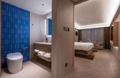 Shibei Hotel | Orange Crystal Qingdao Taidong Pedestrian Street Yan'an Third Road Hotel
