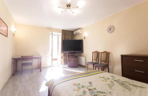 Kharkiv Apartment | Exceptional Stay at Orange House 64a with Hot Tub Access