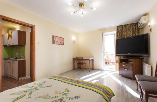 Kharkiv Apartment | Exceptional Stay at Orange House 64a with Hot Tub Access