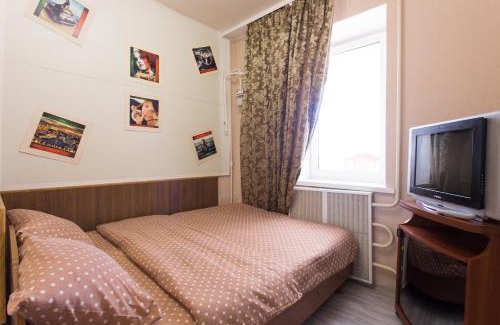 Kharkiv Apartment | Exceptional Stay at Orange House 64a with Hot Tub Access