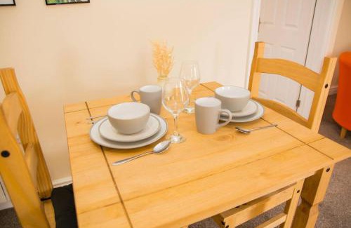 Shirley Apartment | Discover Orange Lilly in Stroud with Free Parking & Pets Welcome