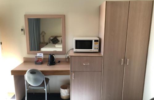Orange East Hotel | Cozy Stays at Orange Motor Lodge with Family-Friendly Amenities