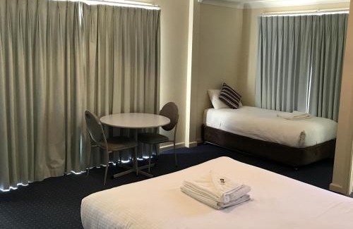 Orange East Hotel | Cozy Stays at Orange Motor Lodge with Family-Friendly Amenities