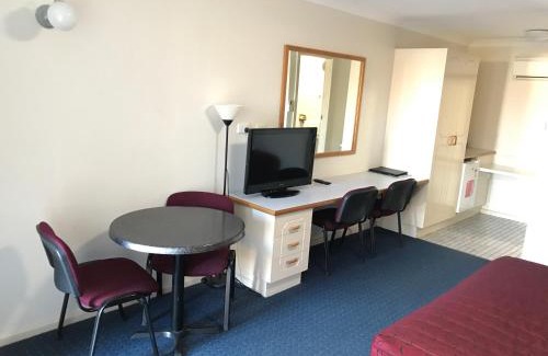Orange East Hotel | Cozy Stays at Orange Motor Lodge with Family-Friendly Amenities