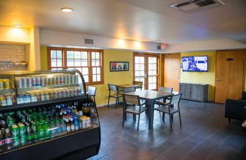 Upper East Hotel | Family-Friendly Getaway at Orange Tree Inn with Pool Access