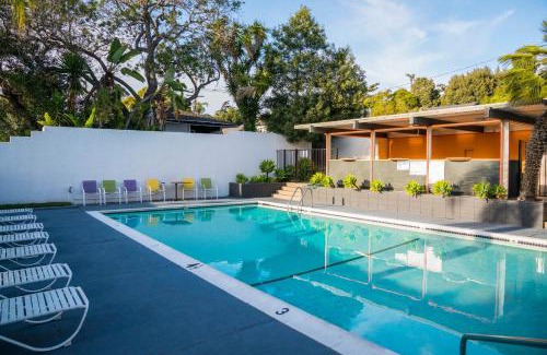 Upper East Hotel | Family-Friendly Getaway at Orange Tree Inn with Pool Access