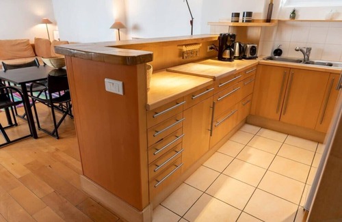 Quartier de la Place-Vendome Apartment | Bright Orange Vendome 1-Bedroom Near the Louvre