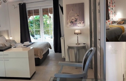 Clairac Hotel | Inviting Orangerie du Château Marith with Pool and Spa