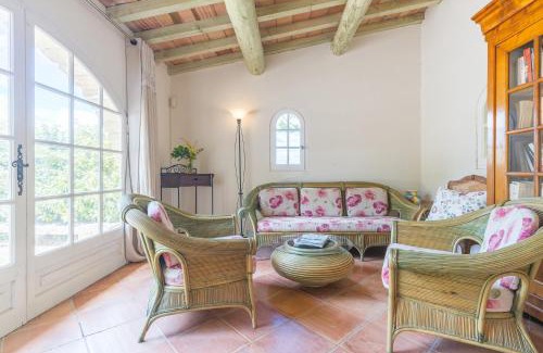 Bonnieux House | Welcoming Orangerie: Family & Wheelchair Accessible Stay