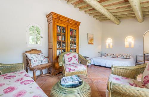 Bonnieux House | Welcoming Orangerie: Family & Wheelchair Accessible Stay