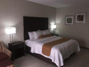 Waldron Hotel | Comfortable Stay at Orangewood Inn & Suites Kansas City Airport