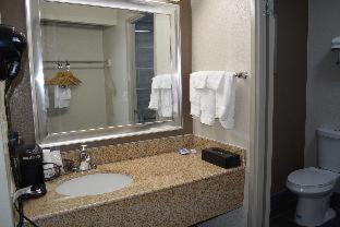 Waldron Hotel | Comfortable Stay at Orangewood Inn & Suites Kansas City Airport