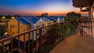 Waldron Hotel | Comfortable Stay at Orangewood Inn & Suites Kansas City Airport
