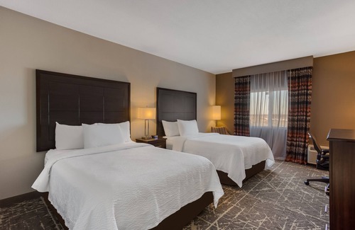 Waldron Hotel | Discover Orangewood Inn & Suites at Kansas City Airport