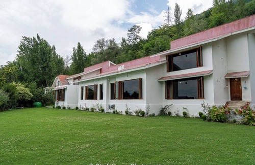 Nishat-Shalimar Hotel | Orania by Atsar: Family-Friendly Stay with Delicious Dining