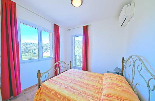 Sartene House | Comfortable Orasi Gîte in Sartene with Family-Friendly Amenities