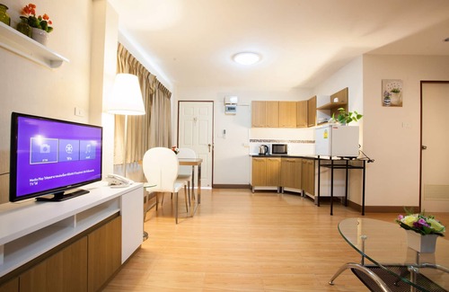 San Sai Apartment | Inviting Orawan Suites: Top-Rated Stay with Breakfast & Kitchen