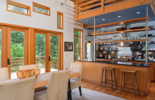 Eastsound Cabin | Oceanfront Retreat at Orcas Island: Cedar Sunrise #222