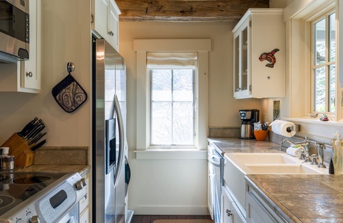 Eastsound Cottage | Explore Orcas Island: Crescent Beach Cottage Retreat