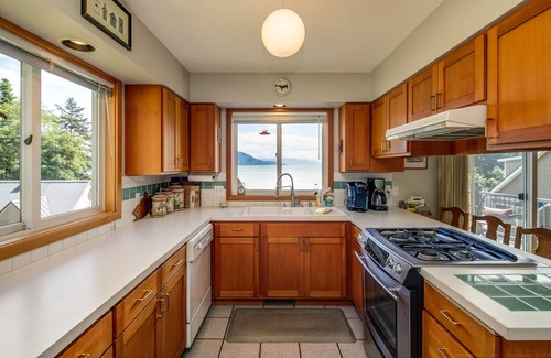 Sea Acre House | Orcas Island Retreat: Cypress View with Breakfast Included