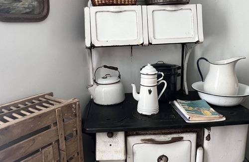 Henry House | Delightful Orchard Acres Farm Barnhouse - 10/10 Guest Rated
