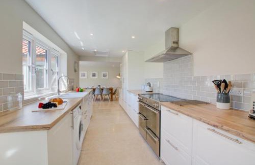 Wighton House | Family-Friendly Getaway at Orchard Barn for Memorable Stays
