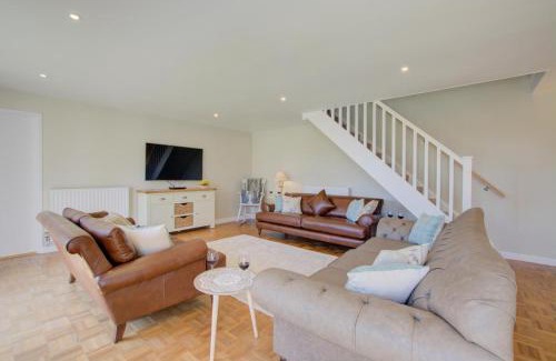 Wighton House | Family-Friendly Getaway at Orchard Barn for Memorable Stays