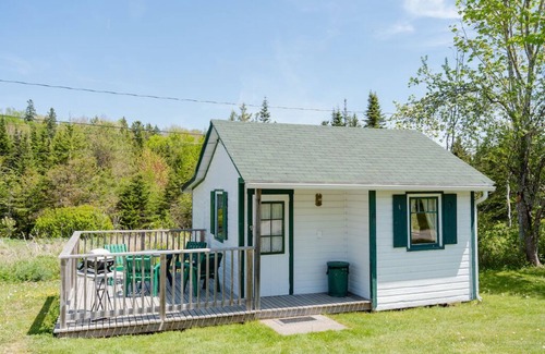 Hubbards Cabin | Pet-Friendly Orchard Cabin #4 at Hubbards Beach – 10/10 Rating