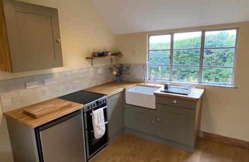 Ross-on-Wye House | Family-Friendly Orchard Cabin in Wye Valley, Herefordshire