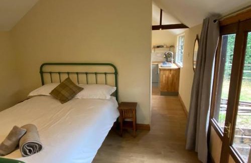 Ross-on-Wye House | Family-Friendly Orchard Cabin in Wye Valley, Herefordshire