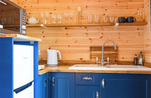 Newton Stewart Cottage | Relaxing Oceanfront Retreat with Spa and Scenic Walks