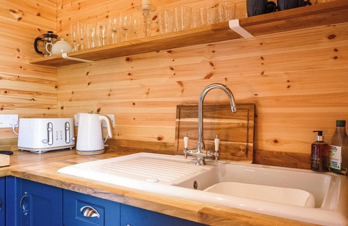 Newton Stewart Cottage | Relaxing Oceanfront Retreat with Spa and Scenic Walks