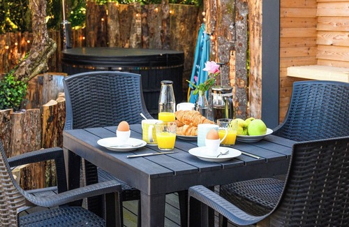 Newton Stewart Cottage | Relaxing Oceanfront Retreat with Spa and Scenic Walks