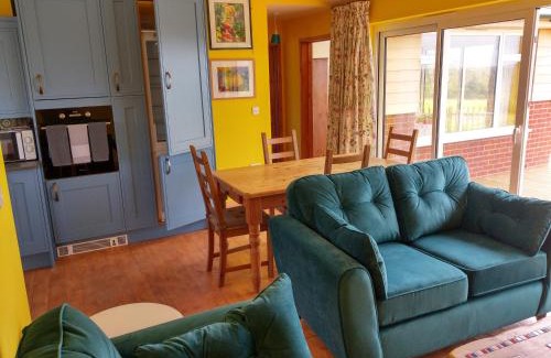 Liskeard House | Family-Friendly Getaway at Orchard Chalet - Pet Welcoming Retreat