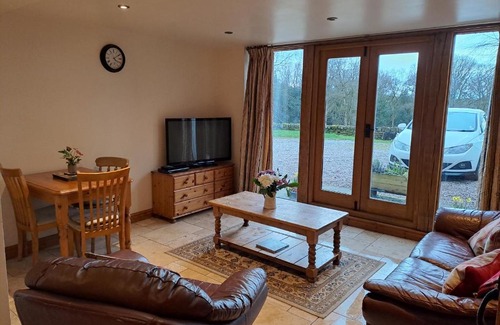 Checkley House | Relaxing Orchard Cottage: 4-Star Pet-Friendly Retreat