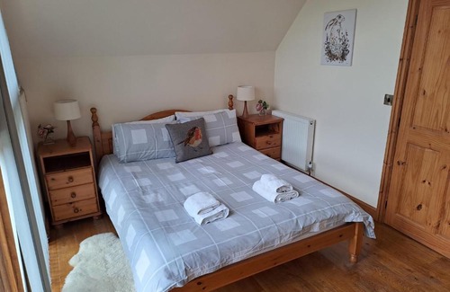 Checkley House | Relaxing Orchard Cottage: 4-Star Pet-Friendly Retreat