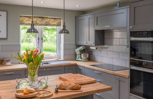 Alderton Cottage | Unforgettable Stay at Orchard Cottage, Alderton - Sleeps 6