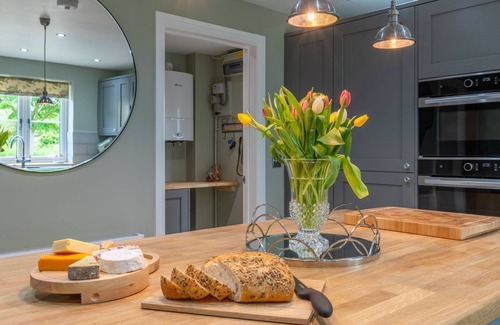 Alderton Cottage | Unforgettable Stay at Orchard Cottage, Alderton - Sleeps 6