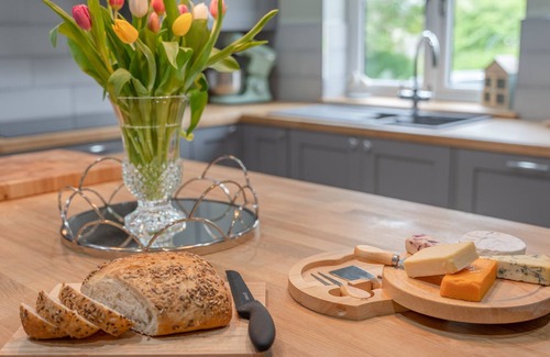 Alderton Cottage | Unforgettable Stay at Orchard Cottage, Alderton - Sleeps 6