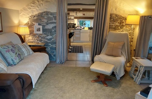Newtownards Cottage | Romantic Orchard Cottage: Perfect Country Escape Awaits
