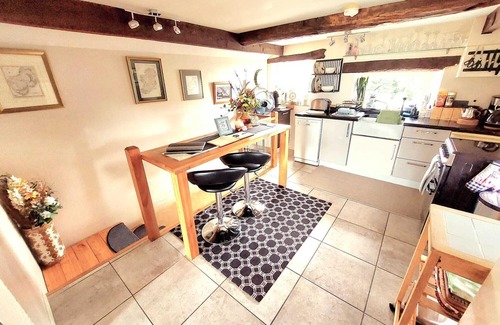 Newtownards Cottage | Romantic Orchard Cottage: Perfect Country Escape Awaits