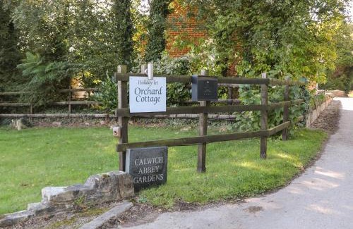 Calwich House | Discover Orchard Cottage: 5-Star Stay with Child-Friendly Amenities